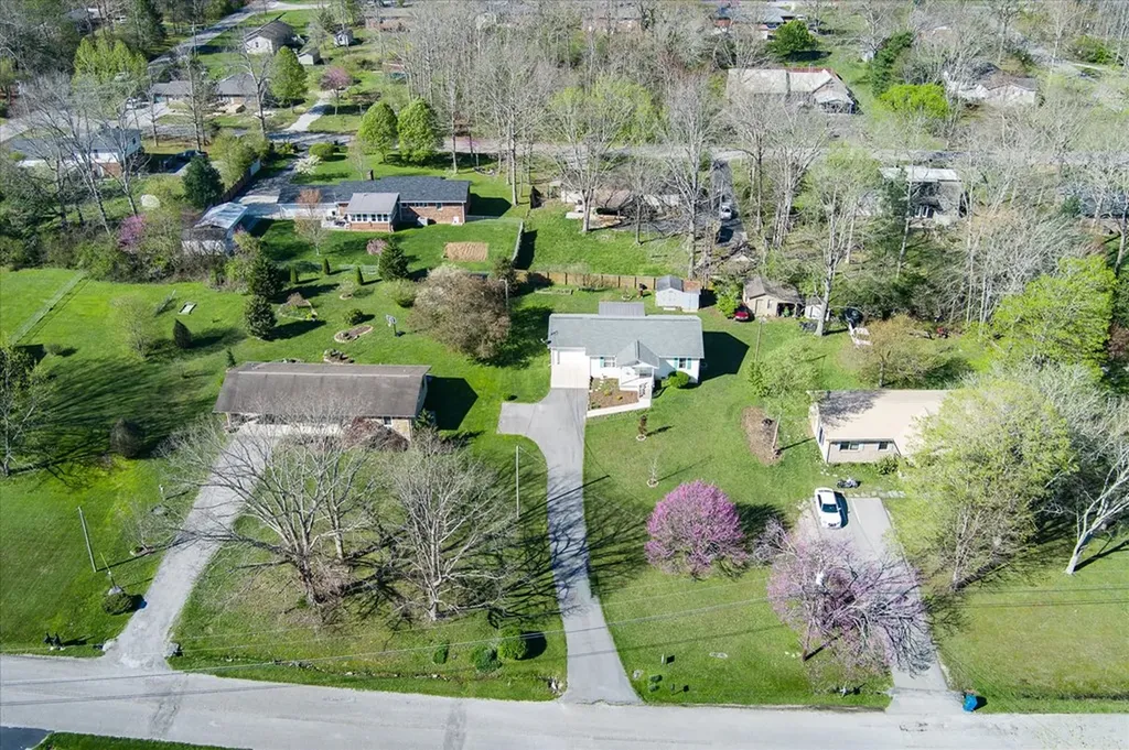 222 Valley Lane Crossville TN 38555