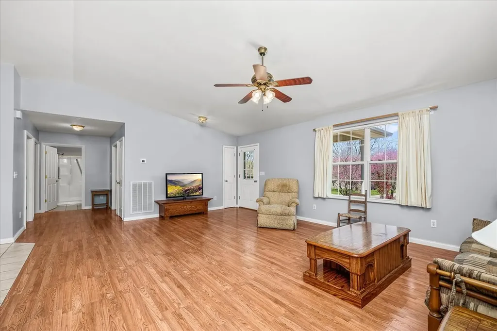 222 Valley Lane Crossville TN 38555