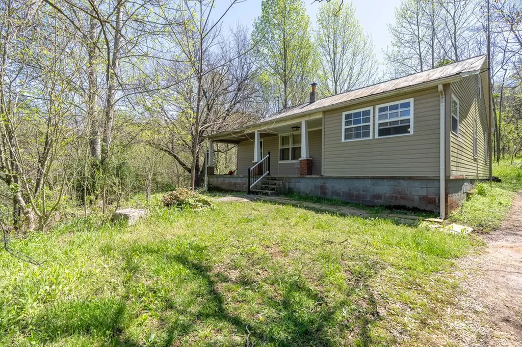 2212 Mack Floyd Road Sparta TN 38583