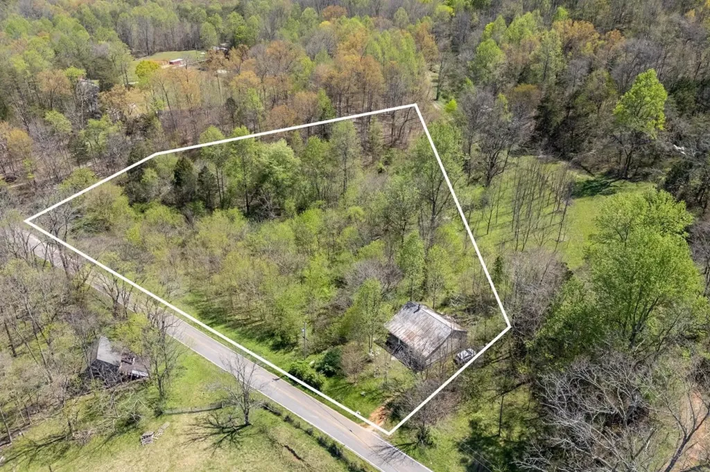 2212 Mack Floyd Road Sparta TN 38583