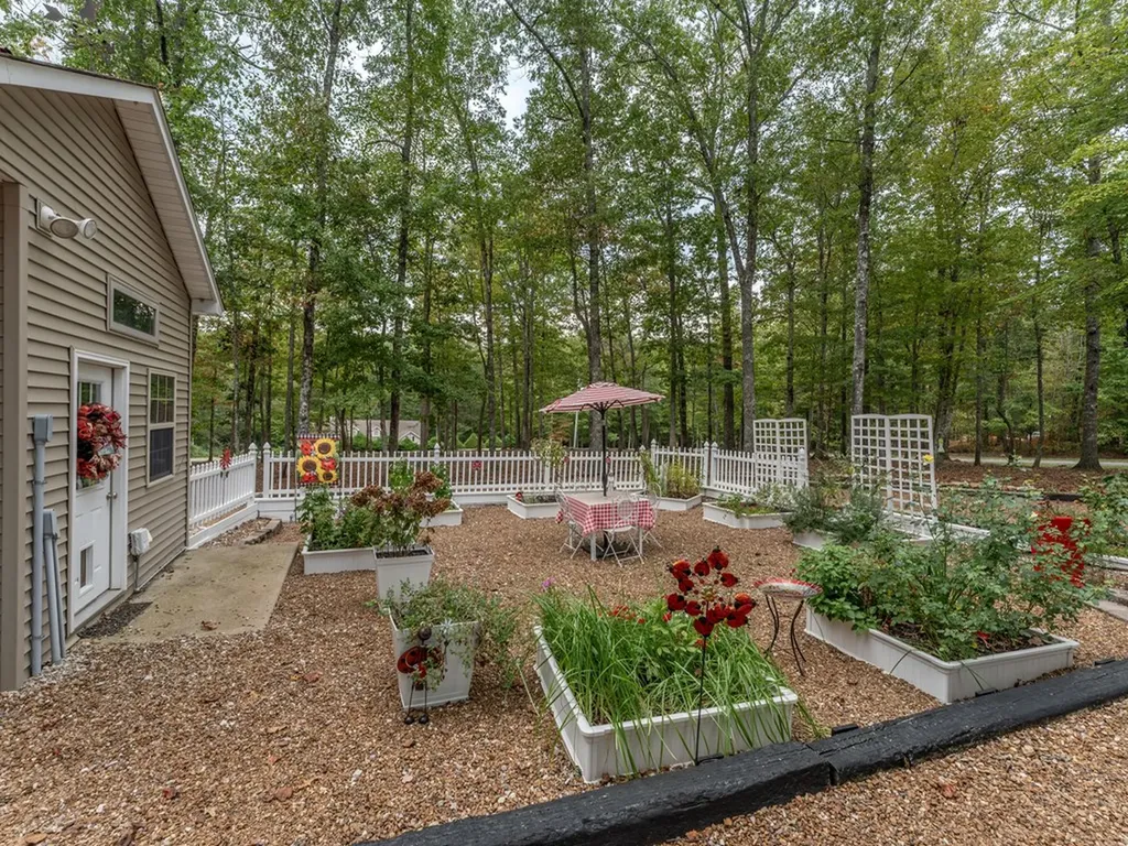 533 T Road Monterey TN 38574