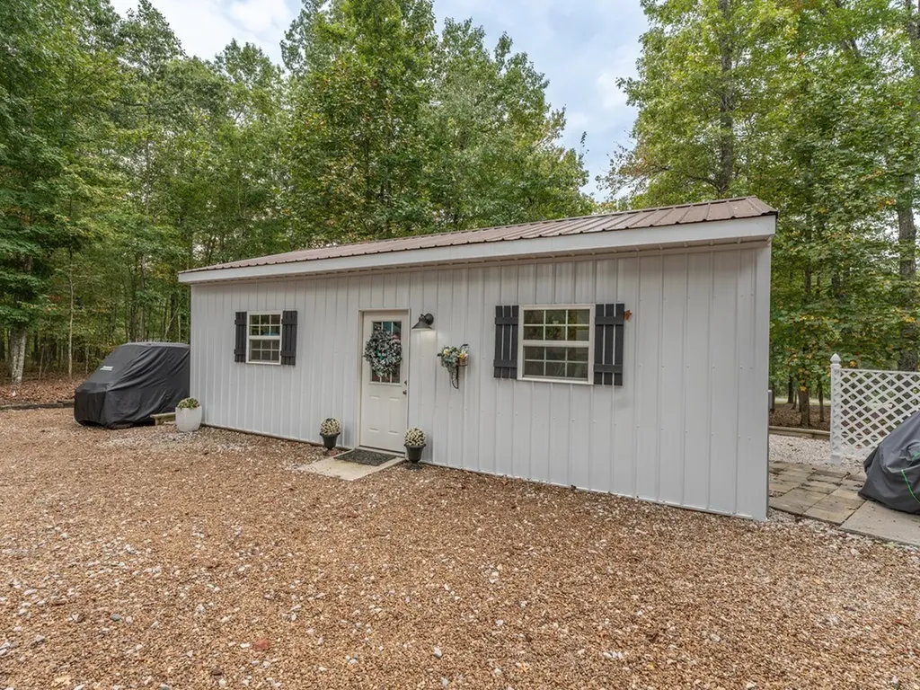 533 T Road Monterey TN 38574