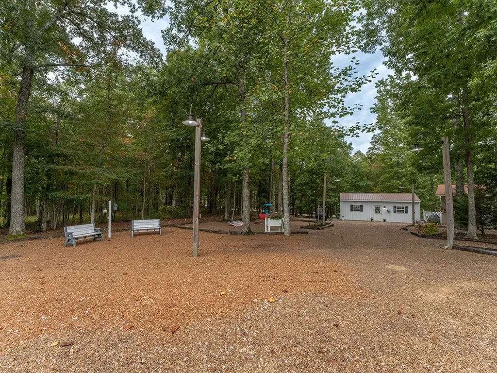 533 T Road Monterey TN 38574