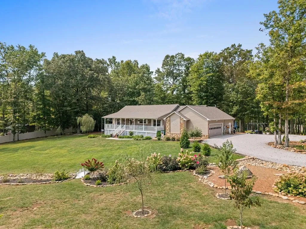 533 T Road Monterey TN 38574