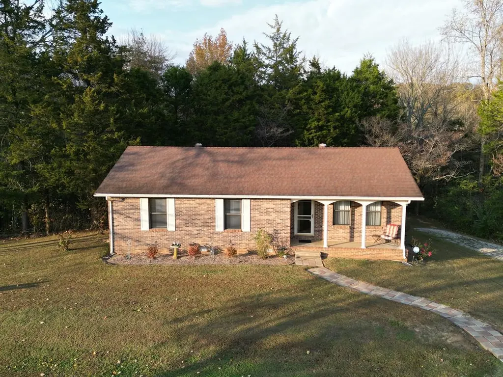 141 Jt Foster Road Allons TN 38541