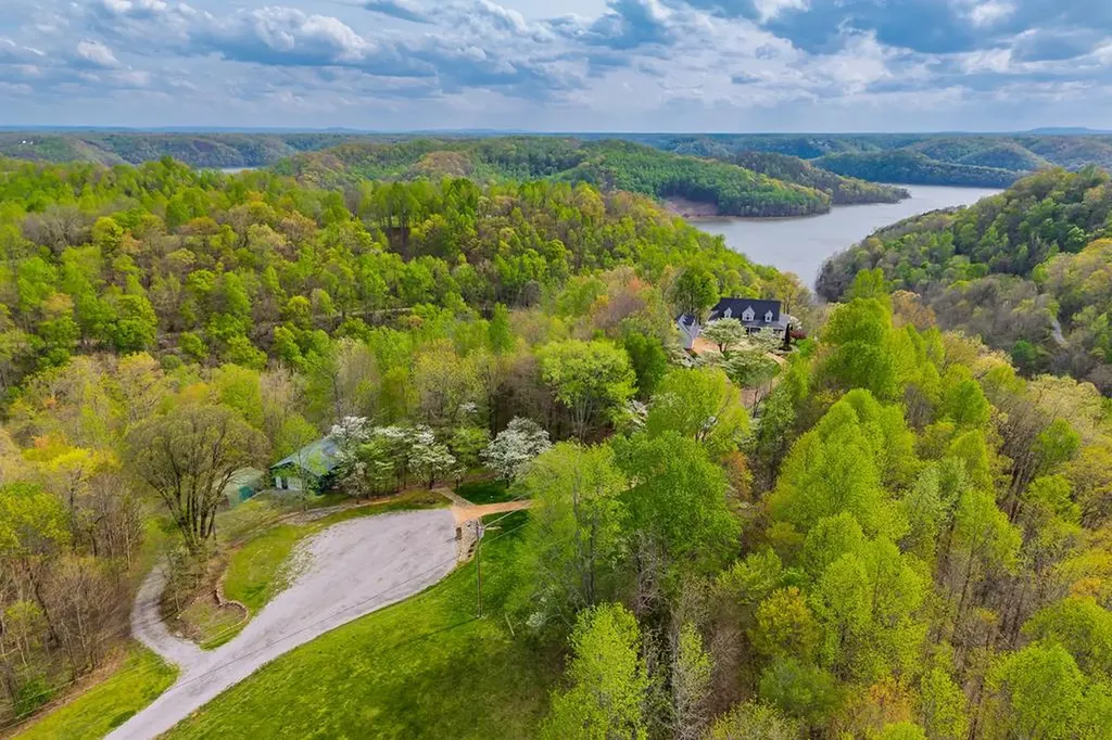 180 Austin Ridge Road Baxter TN 38544