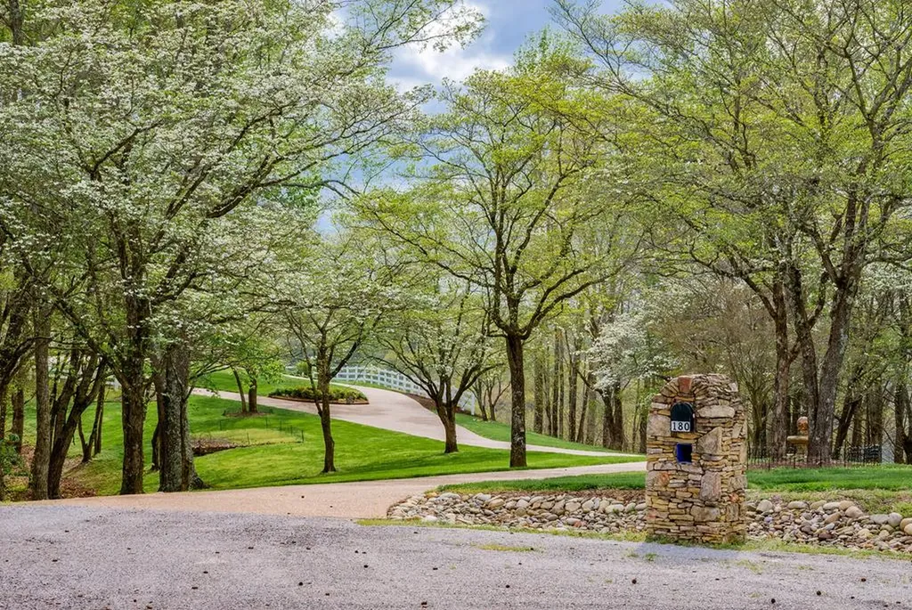 180 Austin Ridge Road Baxter TN 38544