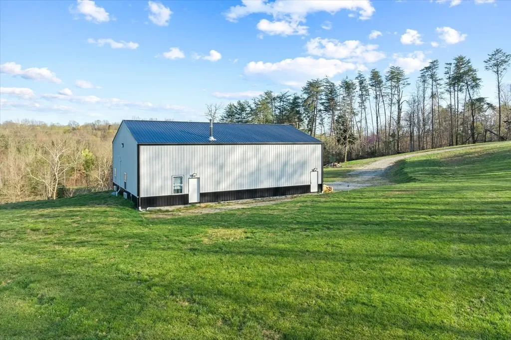 209 Simmental Lane Hilham TN 38568