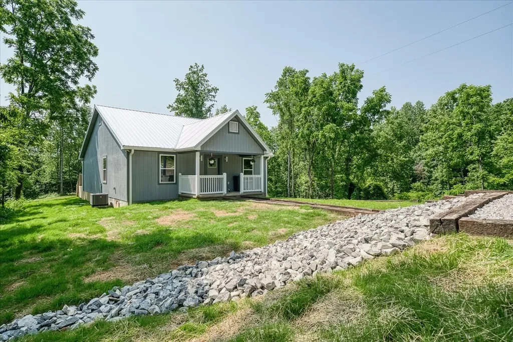 299 Shire Lane Celina TN 38551