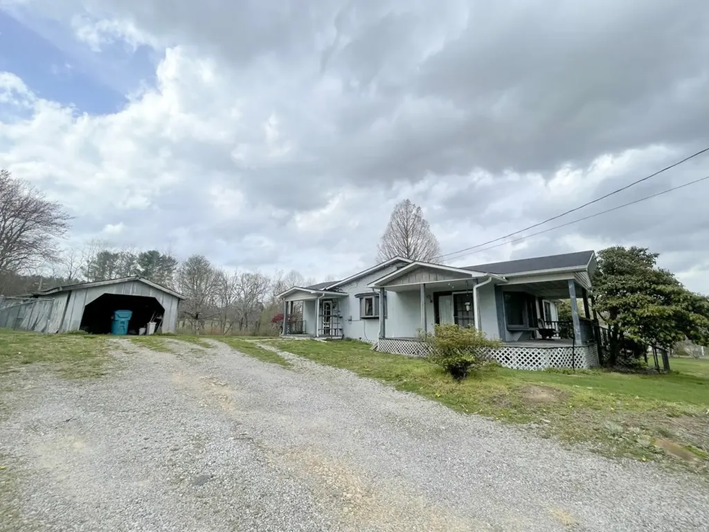 986 Old Mail Road Crossville TN 38555