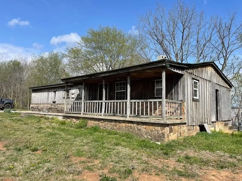 6158 Old Smithville Highway S Sparta TN 38583