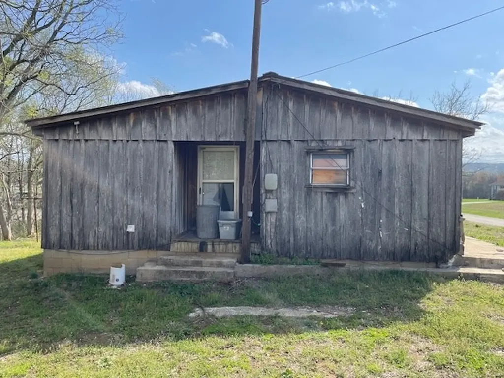 6158 Old Smithville Highway S Sparta TN 38583