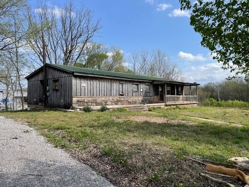 6158 Old Smithville Highway S Sparta TN 38583