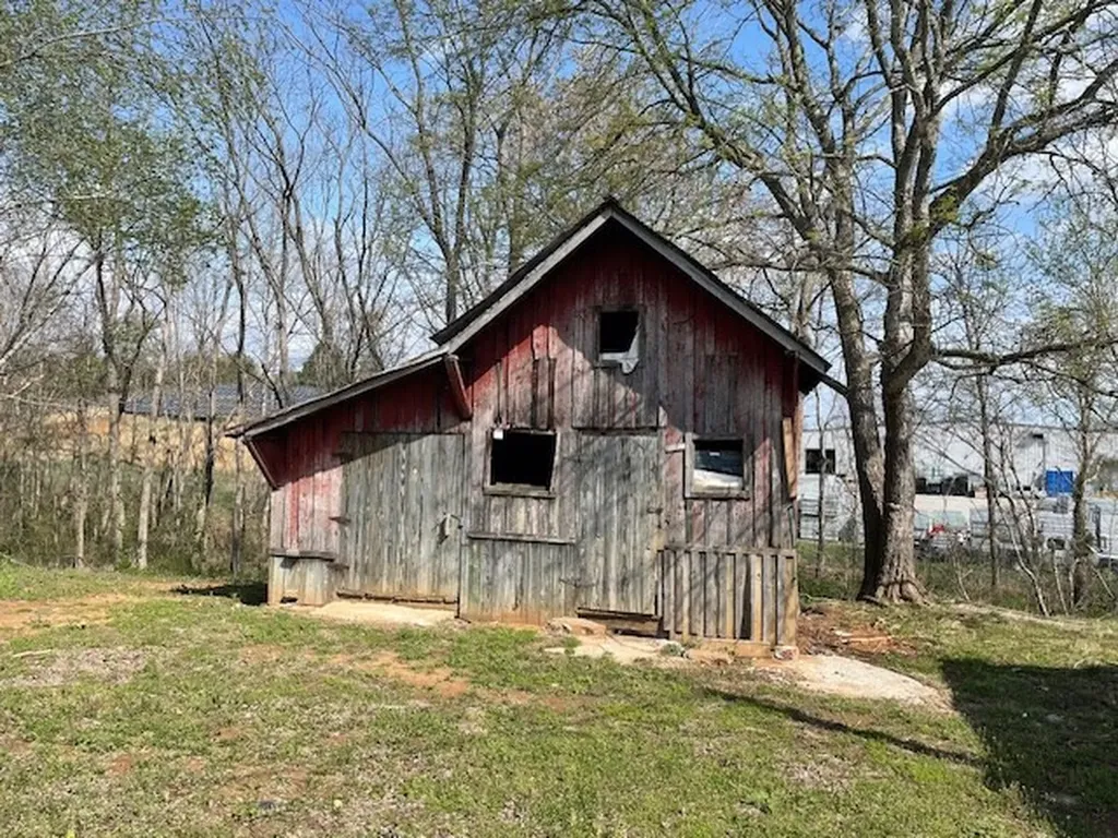 6158 Old Smithville Highway S Sparta TN 38583