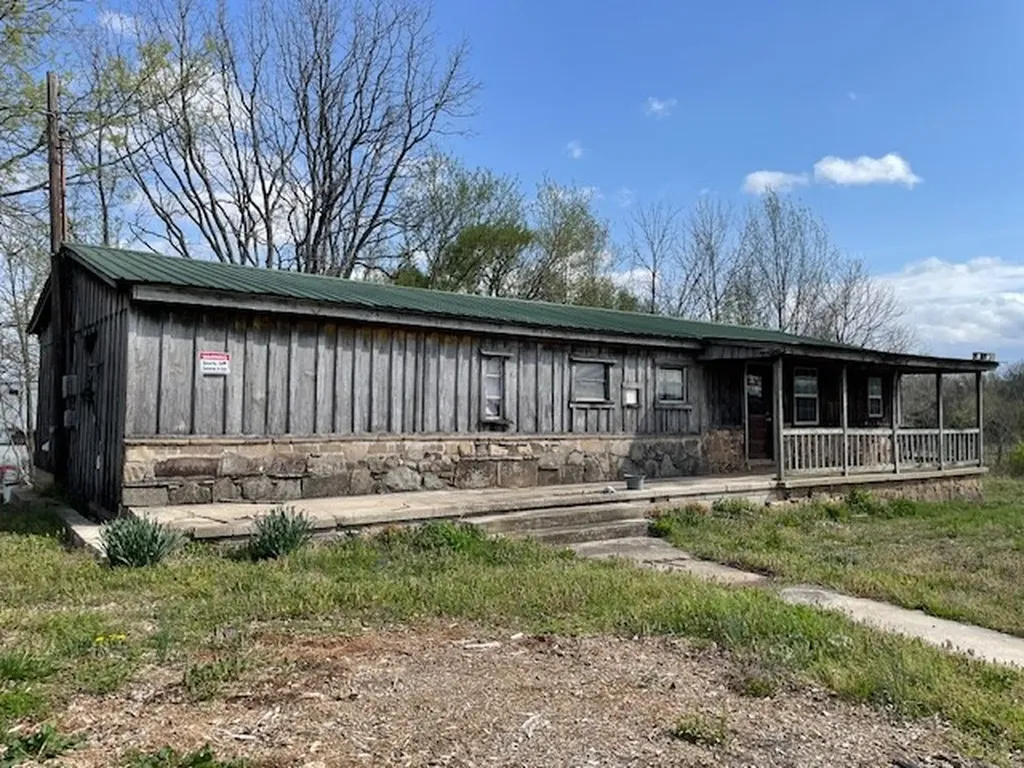 6158 Old Smithville Highway S Sparta TN 38583