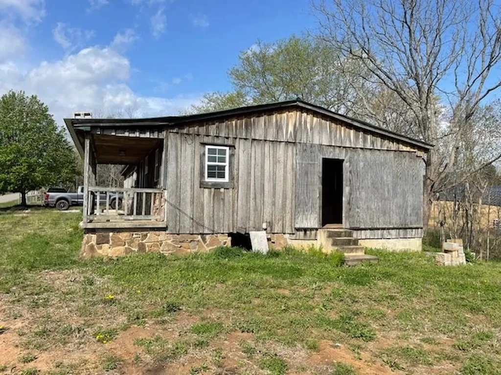 6158 Old Smithville Highway S Sparta TN 38583