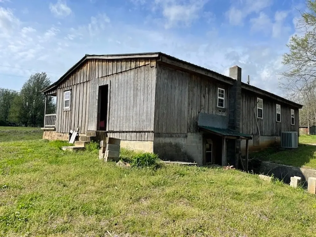 6158 Old Smithville Highway S Sparta TN 38583