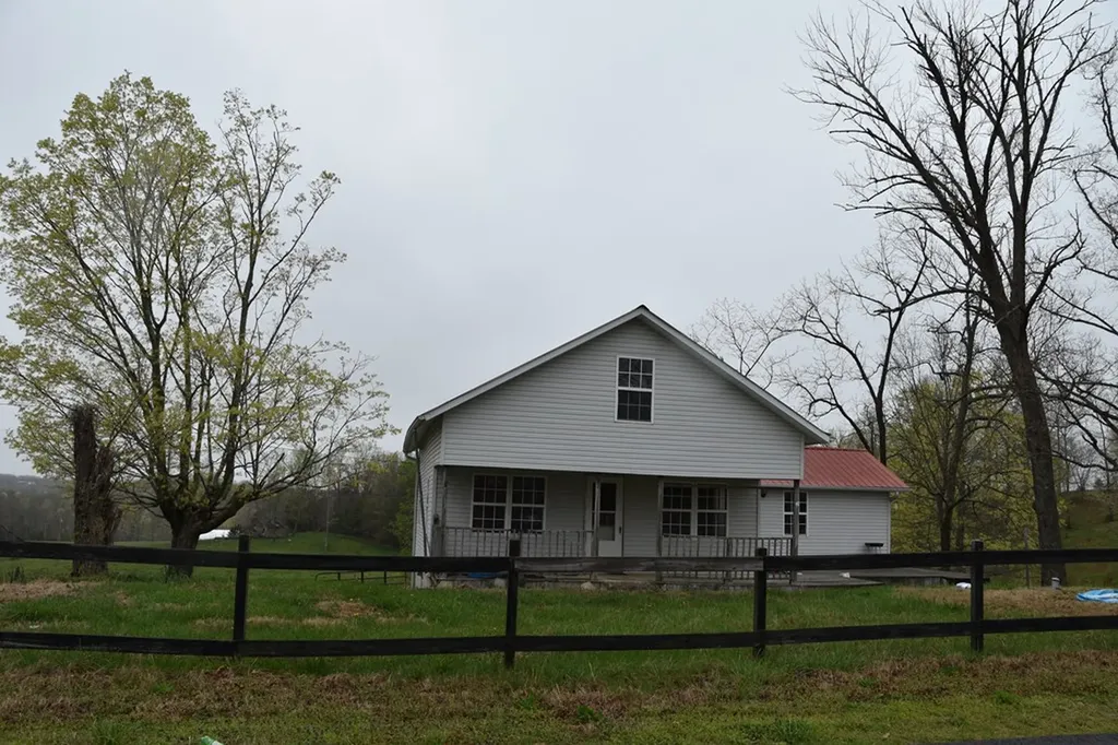 5128 Cove Creek Road Byrdstown TN 38549