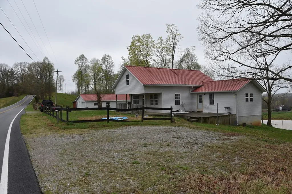 5128 Cove Creek Road Byrdstown TN 38549