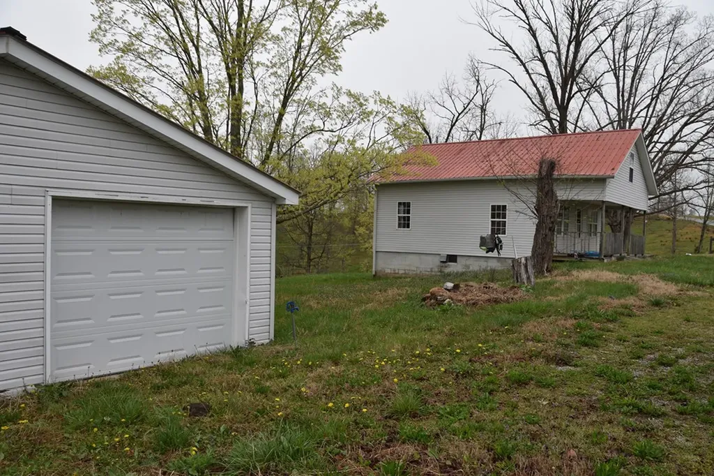 5128 Cove Creek Road Byrdstown TN 38549