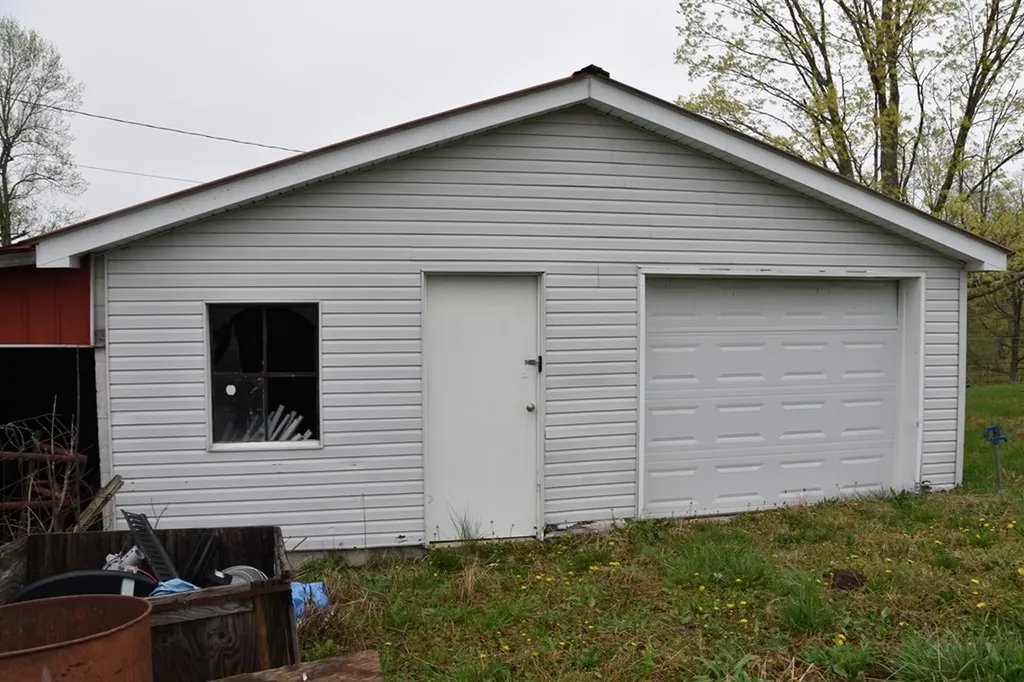 5128 Cove Creek Road Byrdstown TN 38549