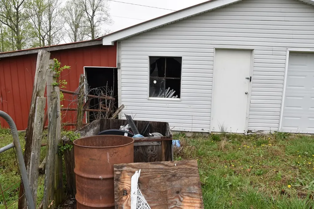 5128 Cove Creek Road Byrdstown TN 38549