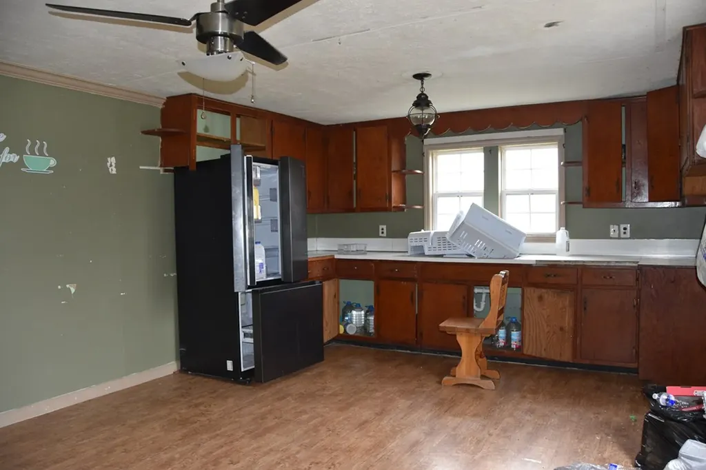 5128 Cove Creek Road Byrdstown TN 38549