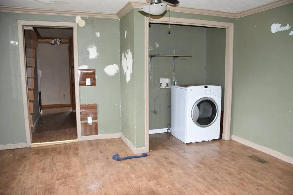 5128 Cove Creek Road Byrdstown TN 38549