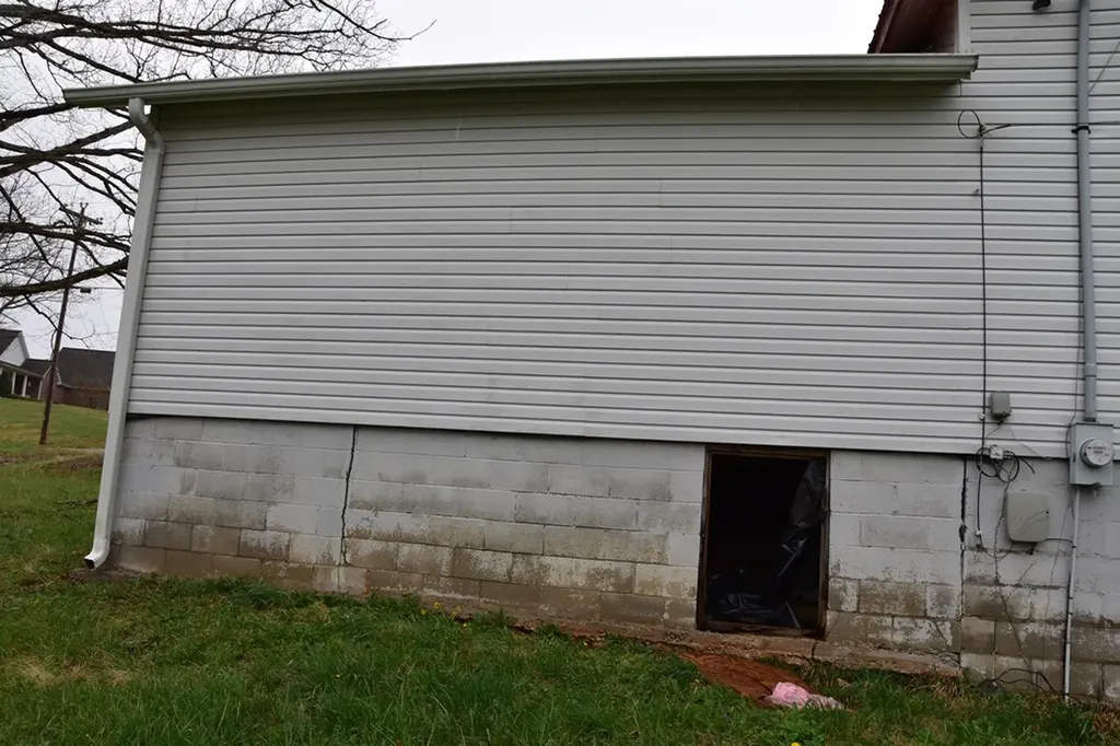 5128 Cove Creek Road Byrdstown TN 38549