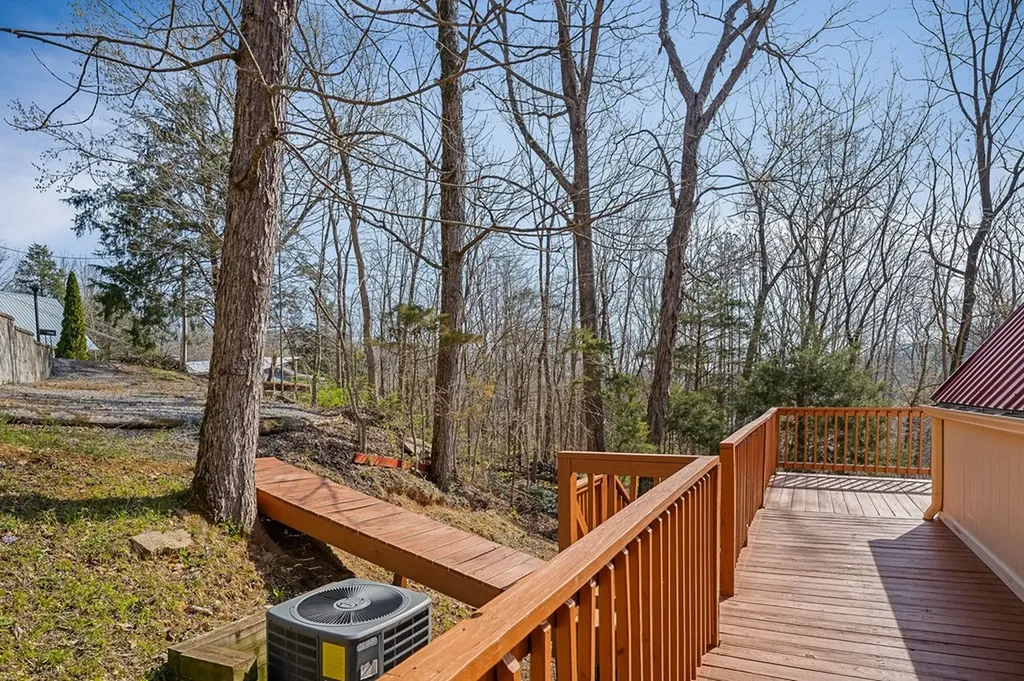 1061 Cherokee Drive Smithville TN 37166