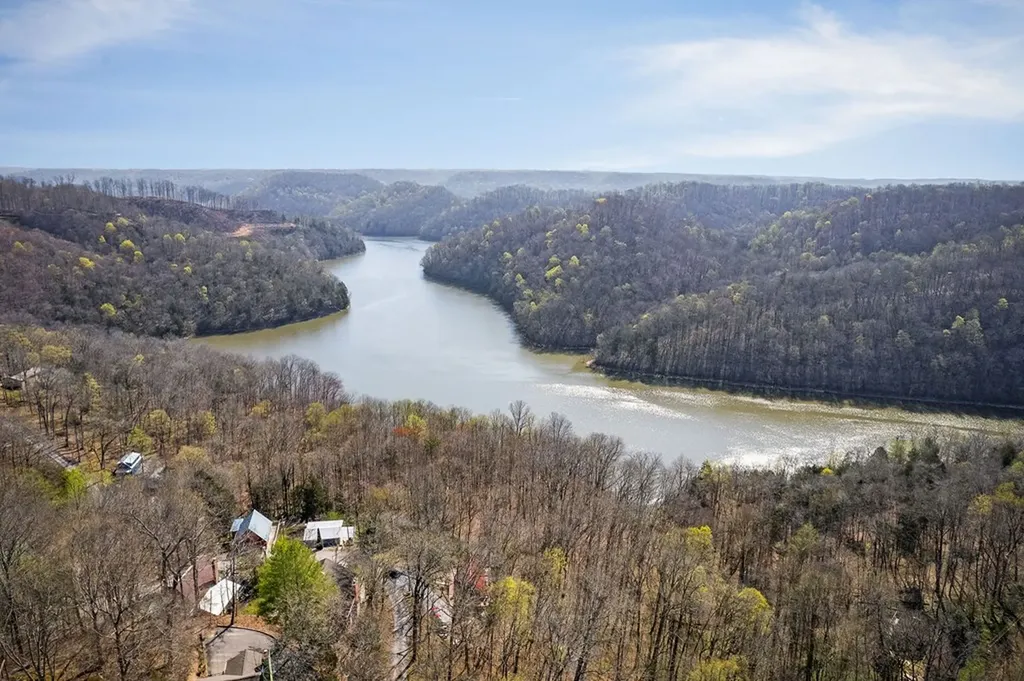 1061 Cherokee Drive Smithville TN 37166