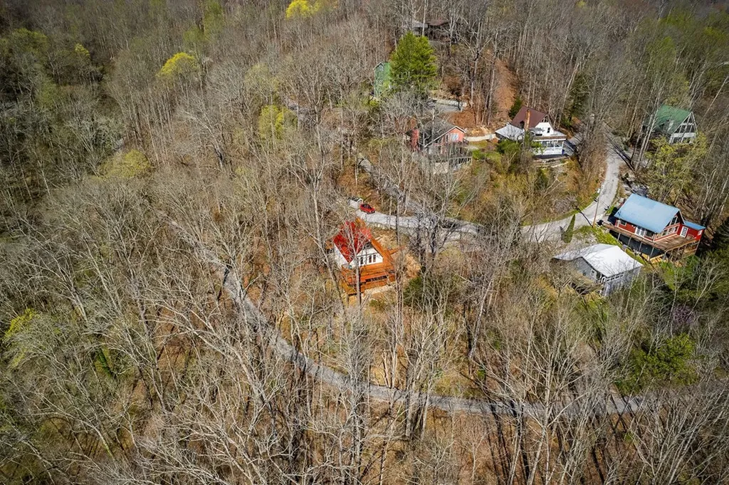 1061 Cherokee Drive Smithville TN 37166