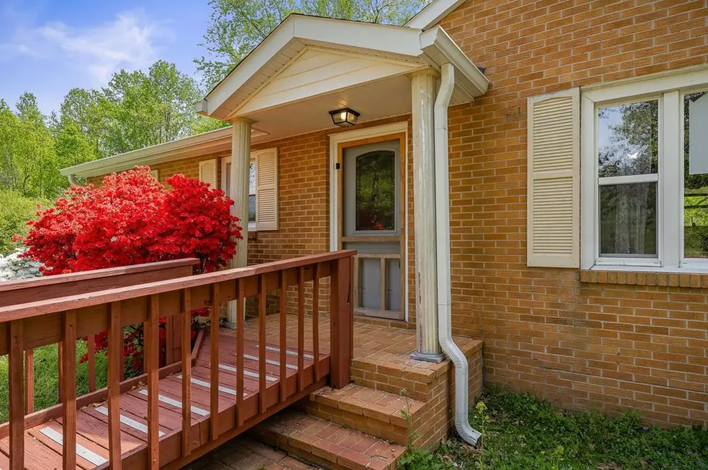 15544 Center Hill Dam Road Silver Point TN 38582