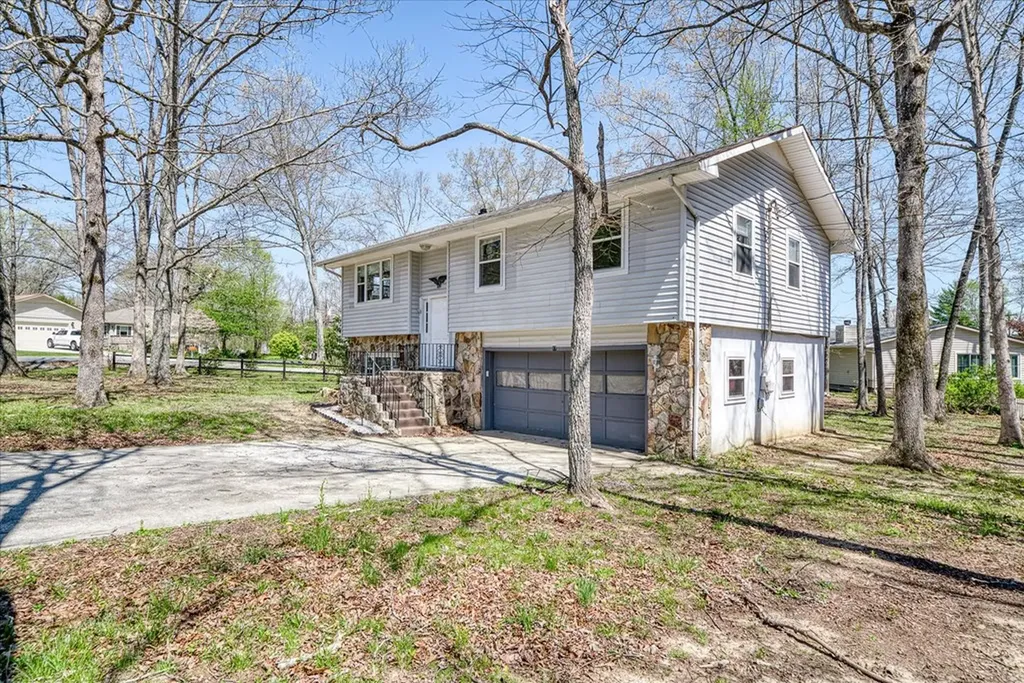 17 Black Oak Circle Crossville TN 38558