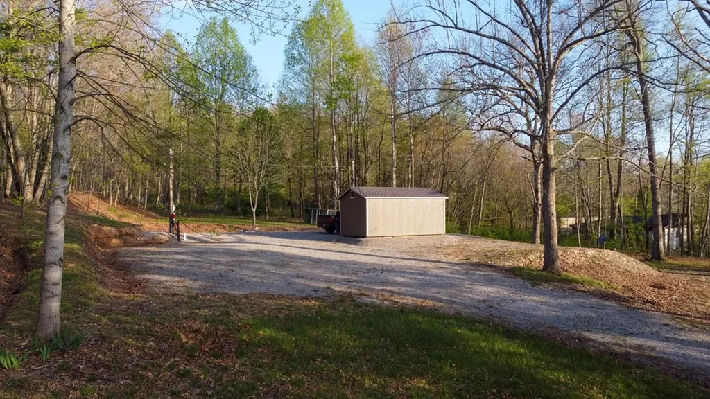 2814 Hanging Limb Road Monterey TN 38574