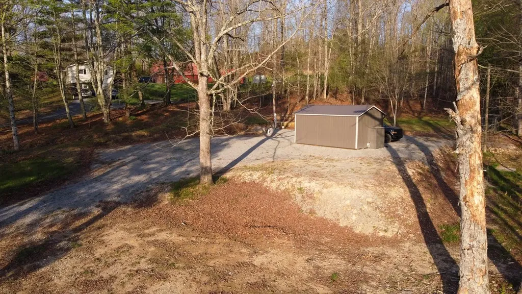 2814 Hanging Limb Road Monterey TN 38574