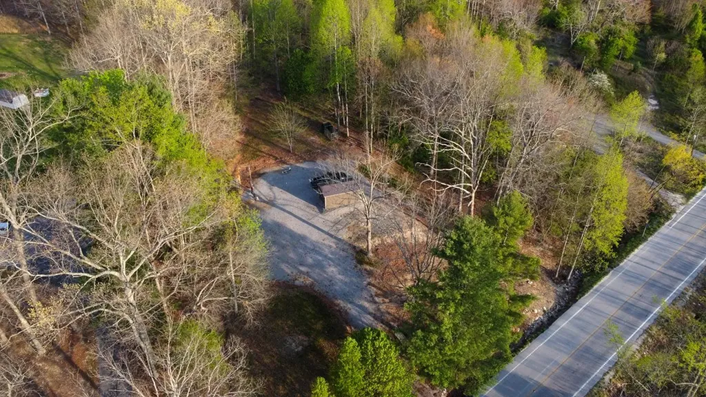 2814 Hanging Limb Road Monterey TN 38574