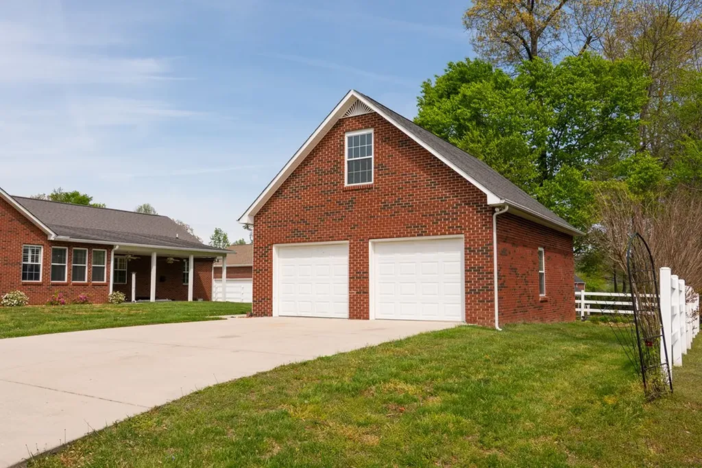 372 Brookside Drive Algood TN 38506