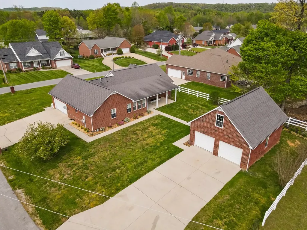 372 Brookside Drive Algood TN 38506