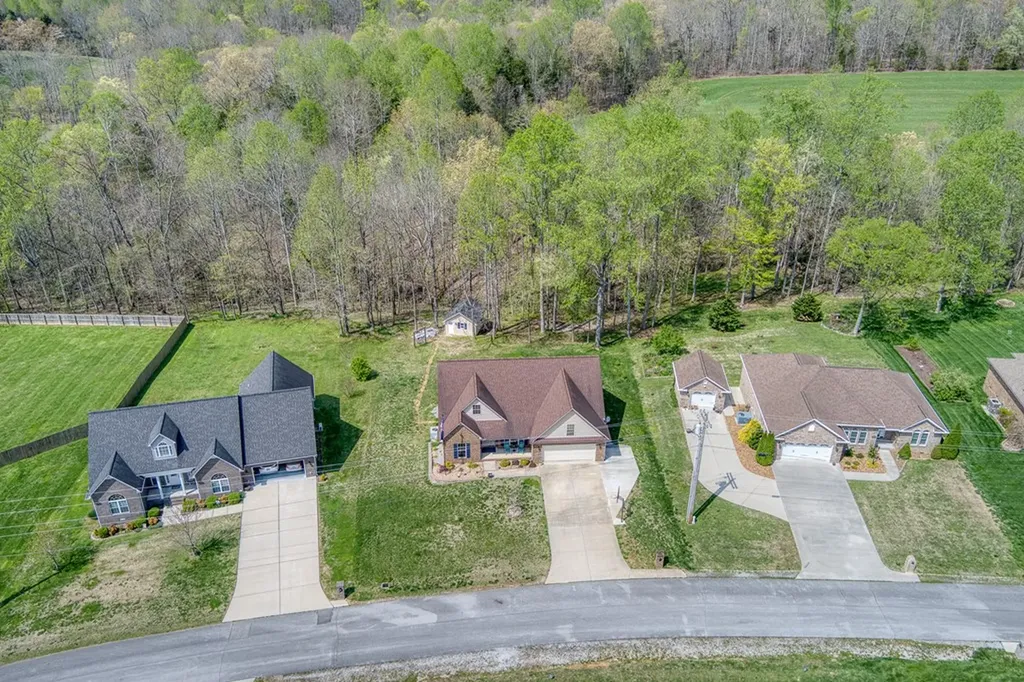 7217 Coleman Circle Baxter TN 38544