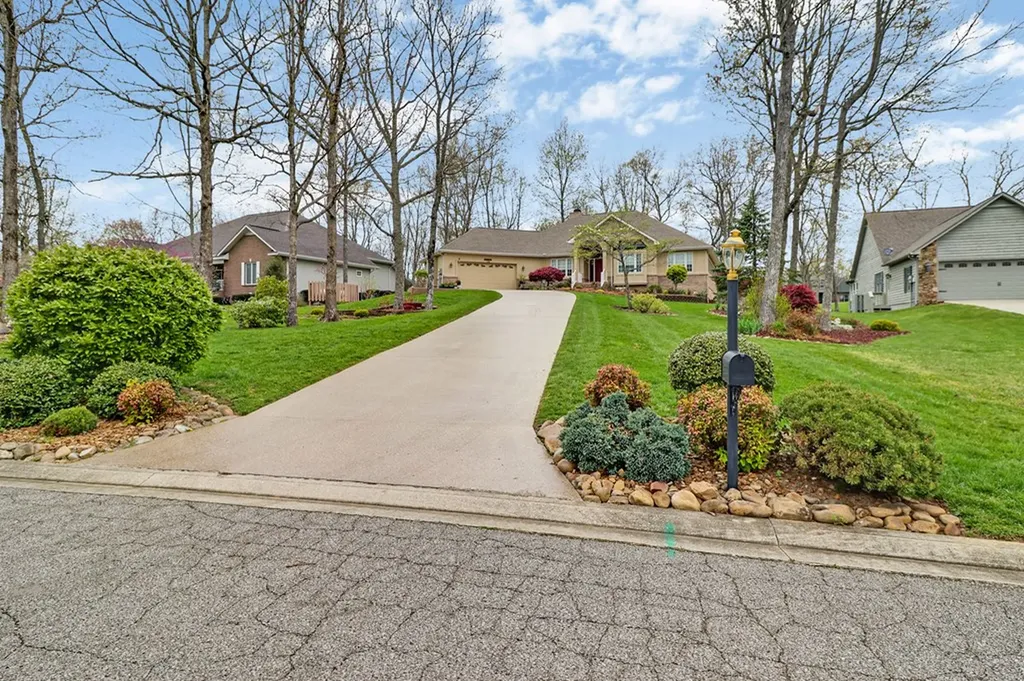 138 Stonewood Drive Crossville TN 38558