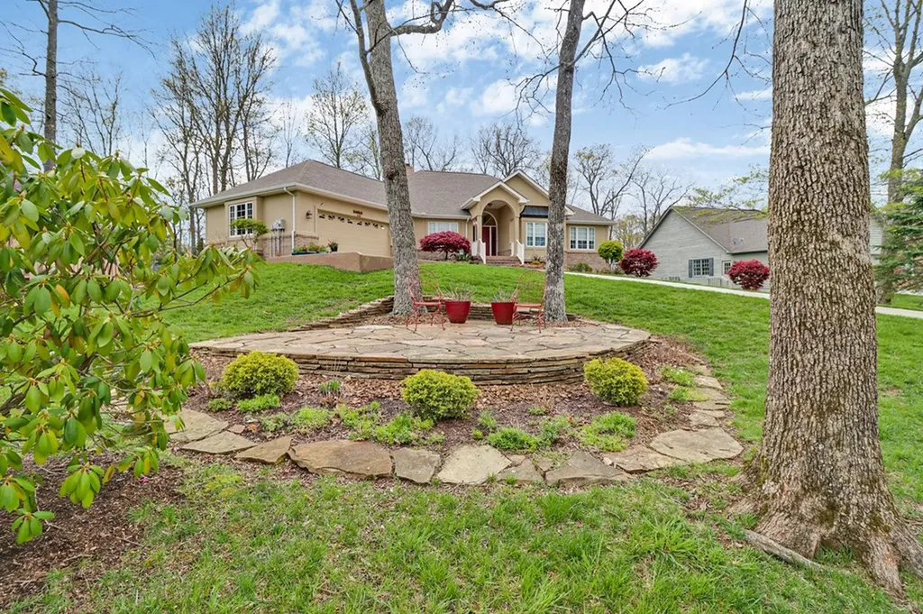 138 Stonewood Drive Crossville TN 38558