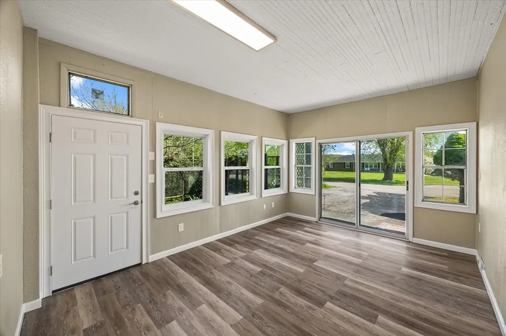 812 College Street Livingston TN 38570