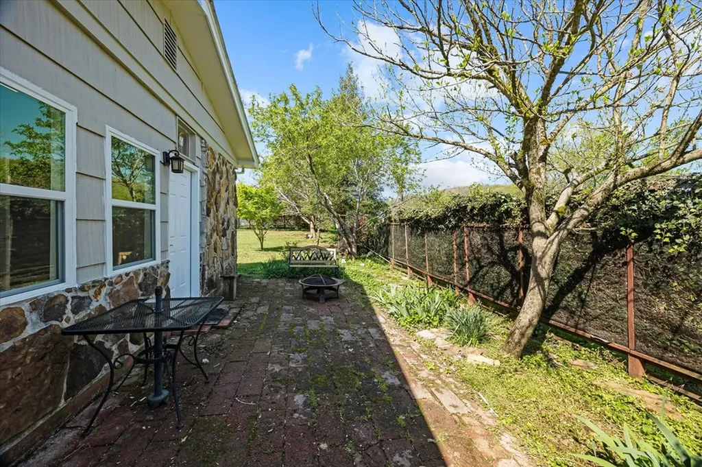 812 College Street Livingston TN 38570