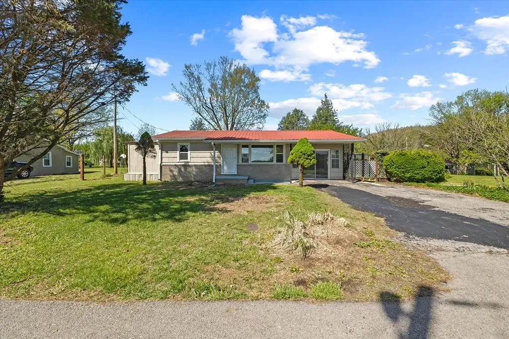 812 College Street Livingston TN 38570