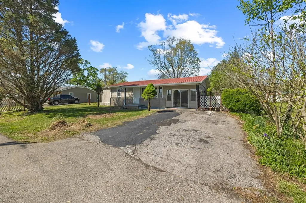 812 College Street Livingston TN 38570