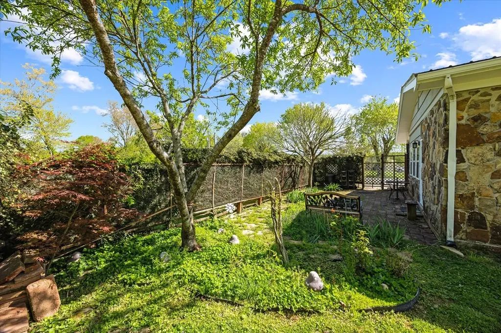 812 College Street Livingston TN 38570