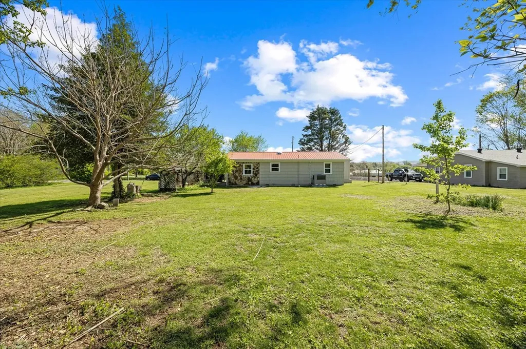 812 College Street Livingston TN 38570