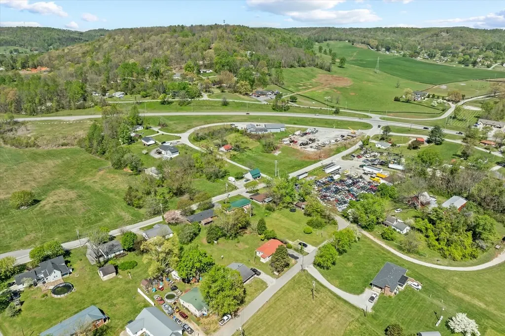 812 College Street Livingston TN 38570