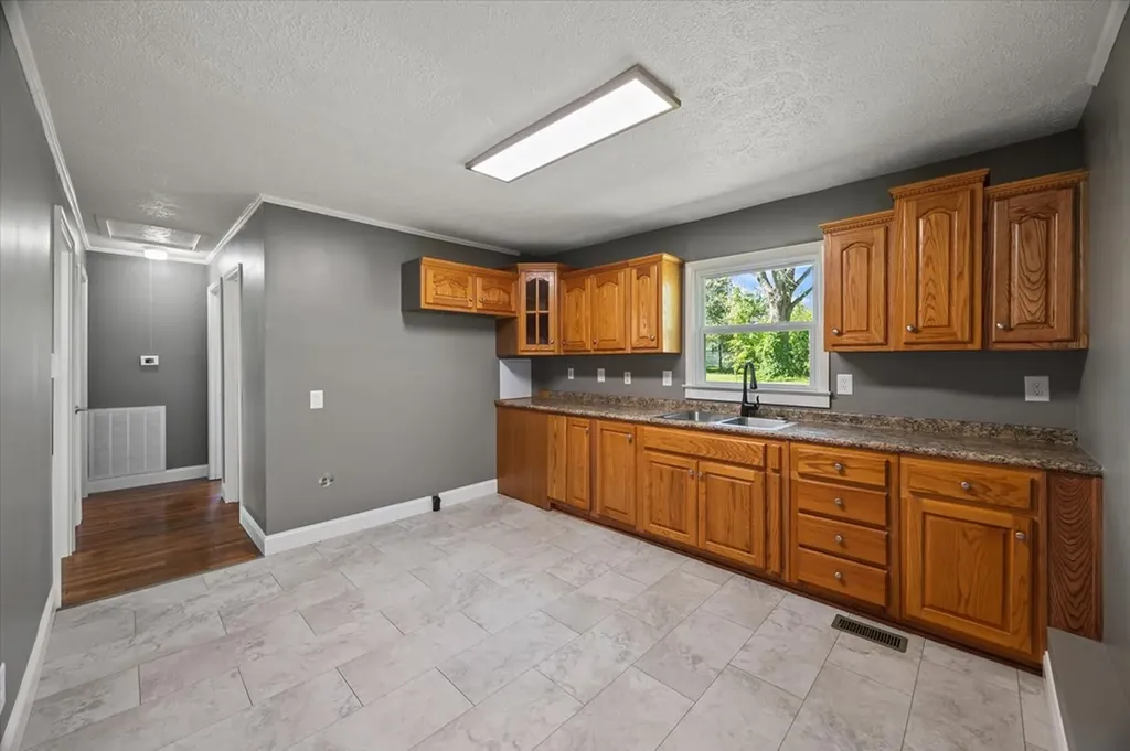 812 College Street Livingston TN 38570